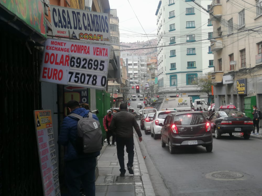 Baja el d lar en las calles por el ingreso de la divisa desde el